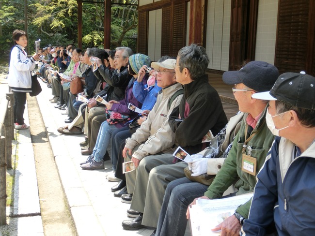 3743-13.4.11天授庵　市村さんのお話を皆で.jpg